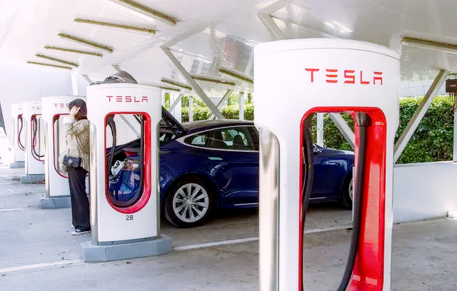 上汽通用與特斯拉啟動(dòng)充電網(wǎng)絡(luò)互聯(lián)，新能源汽車(chē)充電標(biāo)準(zhǔn)化見(jiàn)儀表行業(yè)機(jī)遇