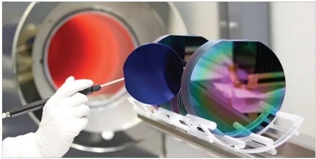 ASML一如既往地堅如磐石，佳能對 ASML 業(yè)務(wù)的影響本質(zhì)上為零。