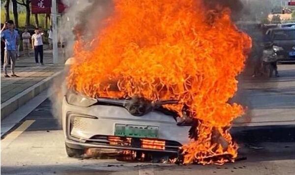 電動汽車安全嗎？會不會自燃嗎？