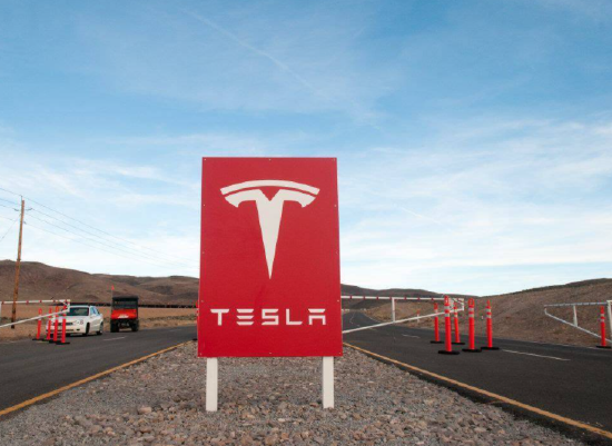 瑞典工會(huì)對電動(dòng)汽車巨頭特斯拉的抗議活動(dòng)愈演愈烈，導(dǎo)致一家關(guān)鍵零部件供應(yīng)商決定暫停向該公司交付貨物