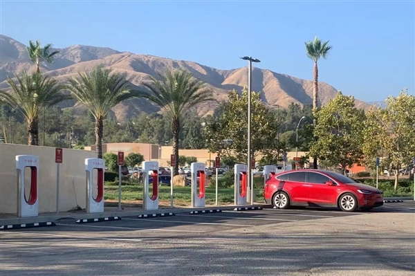 我國充電樁數(shù)量突破900萬 同比暴增63.7%