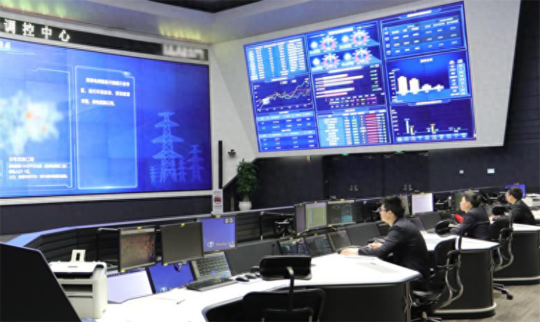 國家千方百計服務(wù)新能源高質(zhì)量發(fā)展，為持續(xù)推動能源綠色低碳轉(zhuǎn)型、保障能源安全貢獻(xiàn)國網(wǎng)力量。