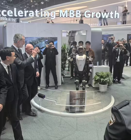 中國移動聯(lián)合華為和樂聚聯(lián)合全球首款5G-A人形機器人